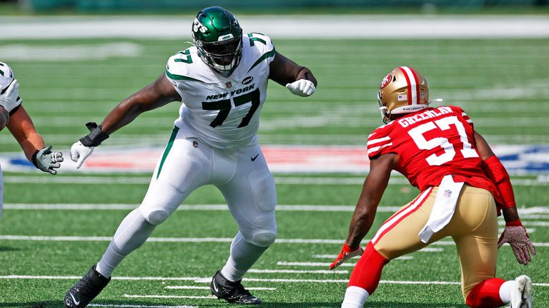 New York Jets offensive tackle Mekhi Becton (77) looks to block against the San Francisco 49ers in East Rutherford, N.J. on Sept. 20, 2020. (AP) 