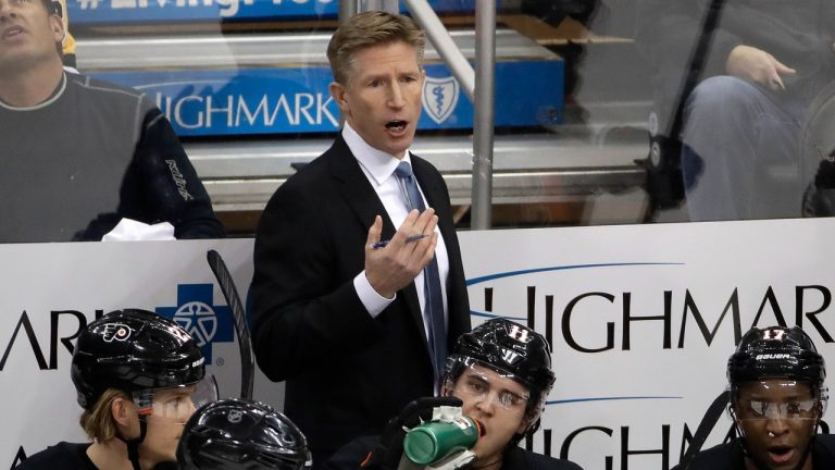 Dave Hakstol as Philadelphia Flyers head coach in 2018. (Gene J. Puskar/AP) 