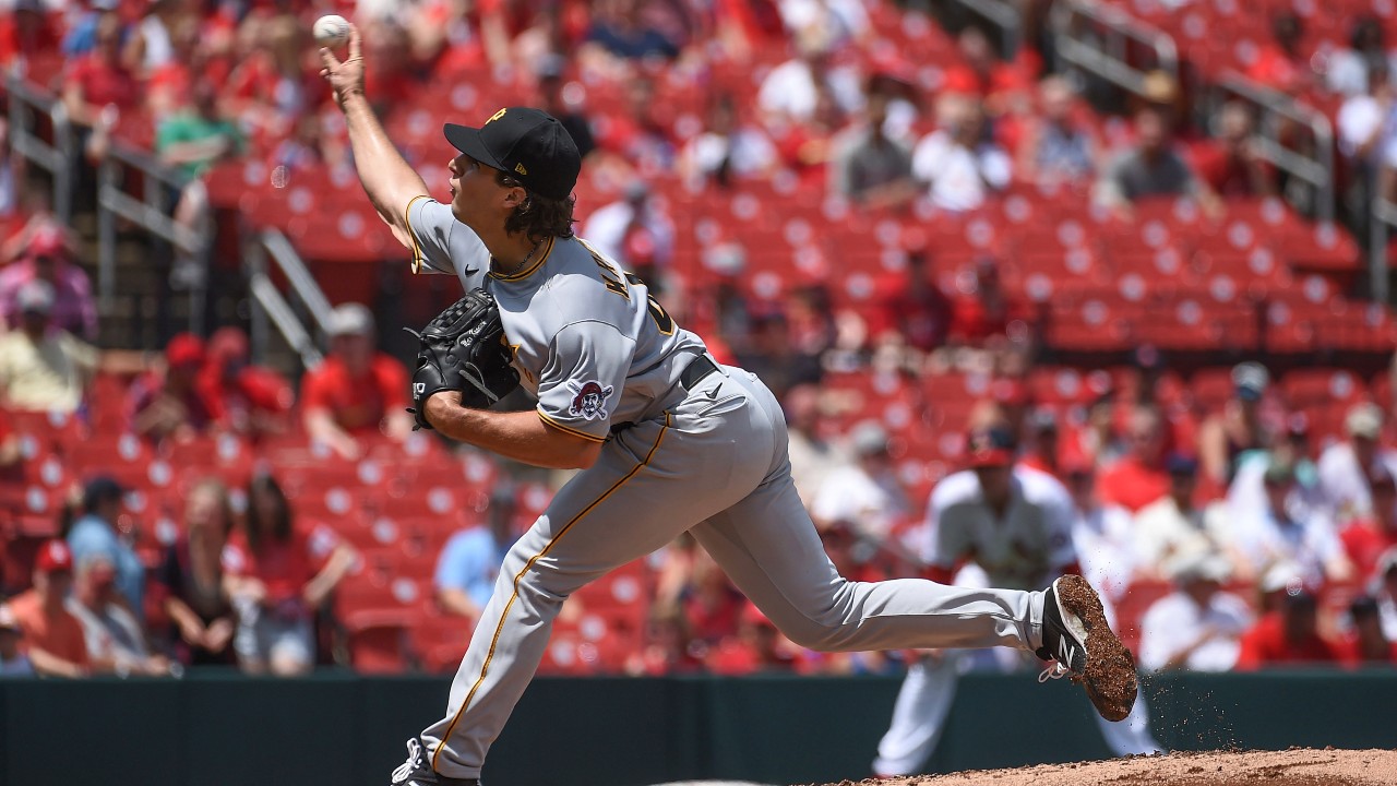 Cardinals outfielder Lars Nootbaar leaves Monday's game with back