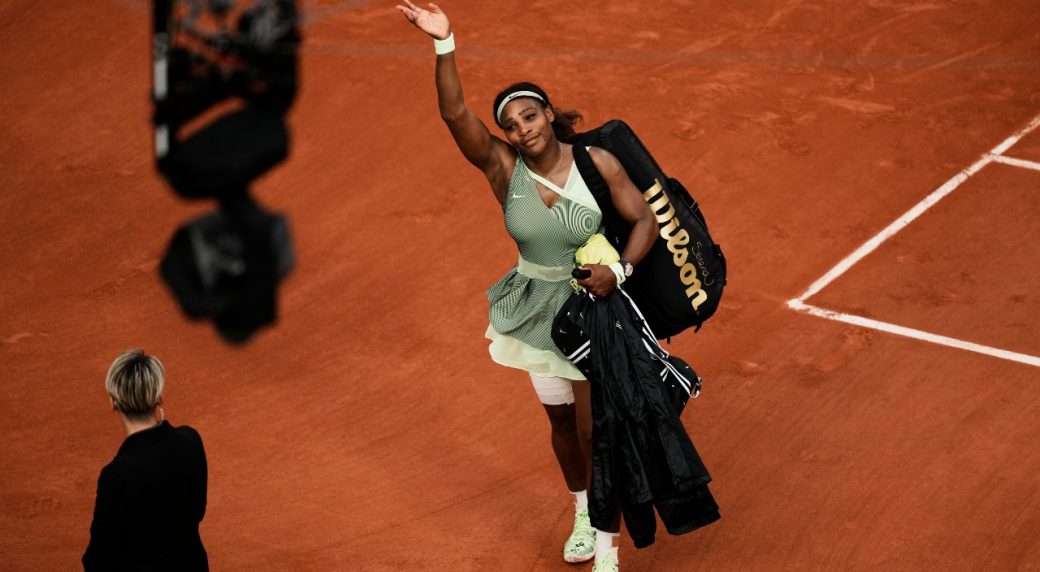 Serena Williams talks to crowd in French after winning opening match at  French Open