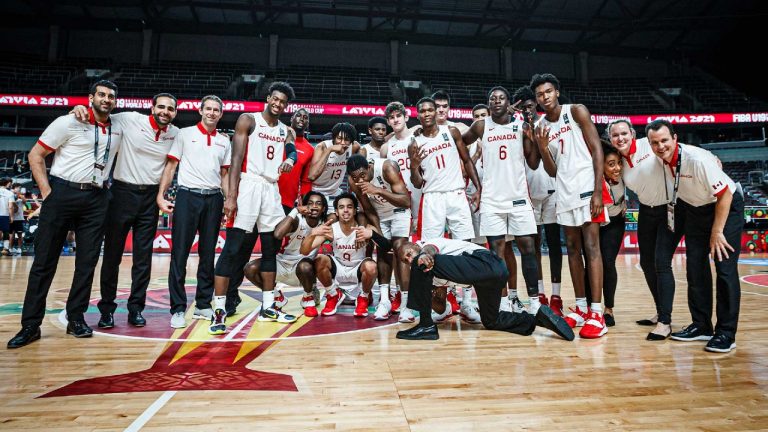 Canada's men basketball team won the bronze medal at the 2021 FIBA U19 World Cup. (@CanBball on Twitter)