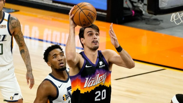 Phoenix Suns centre Dario Saric (20). (Matt York/AP)