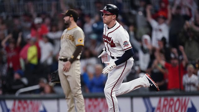 Freeman, Toussaint spark Braves to 2-1 win over Padres