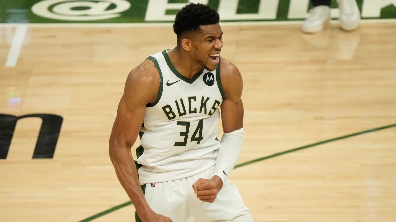 Giannis Antetokounmpo mixes 'vintage' with new and improved skills