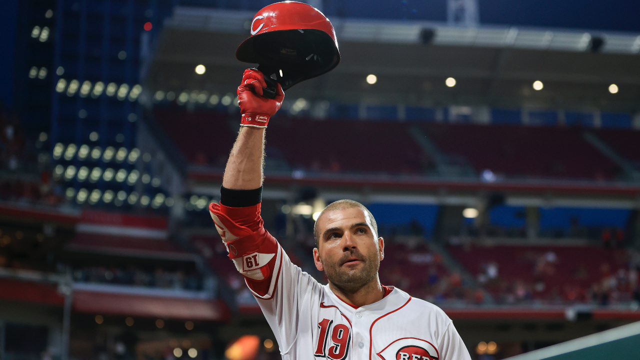Votto hits 3-run HR, Mahle sharp in return as Reds top Cards