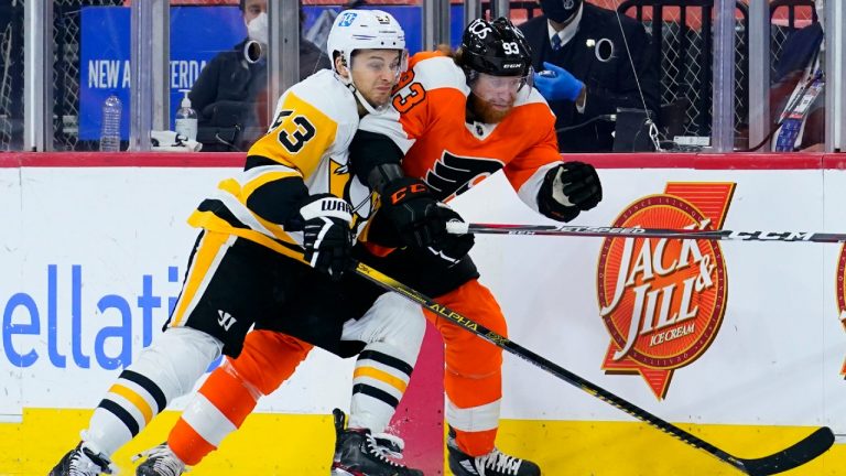 Pittsburgh Penguins' Teddy Blueger, left and Philadelphia Flyers' Jakub Voracek battle for the puck during the third period of an NHL hockey game, Tuesday, May 4, 2021, in Philadelphia. (Matt Slocum/AP)