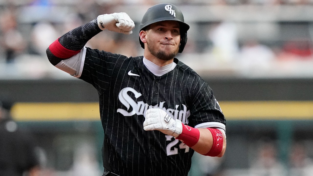 White Sox hit with brutal Eloy Jimenez hamstring injury update