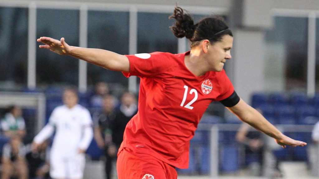 With Olympic gold, Sinclair and Labbé call for professional women's soccer  team in Canada