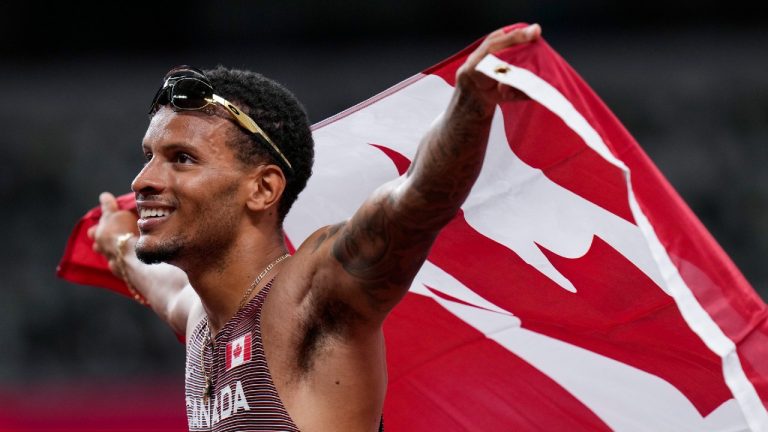 Andre De Grasse, of Canada, celebrates as he wins the gold medal in the final of the men's 200-meters at the 2020 Summer Olympics, Wednesday, Aug. 4, 2021, in Tokyo, Japan (Francisco Seco/AP).
