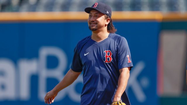 Red Sox Kike Hernandez tests positive for COVID-19, manager says