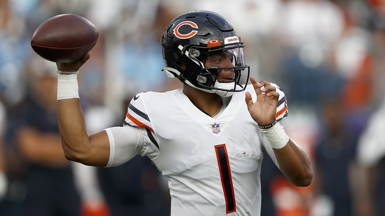 Justin Fields makes his 1st start, Bears beat Titans 27-24 - The