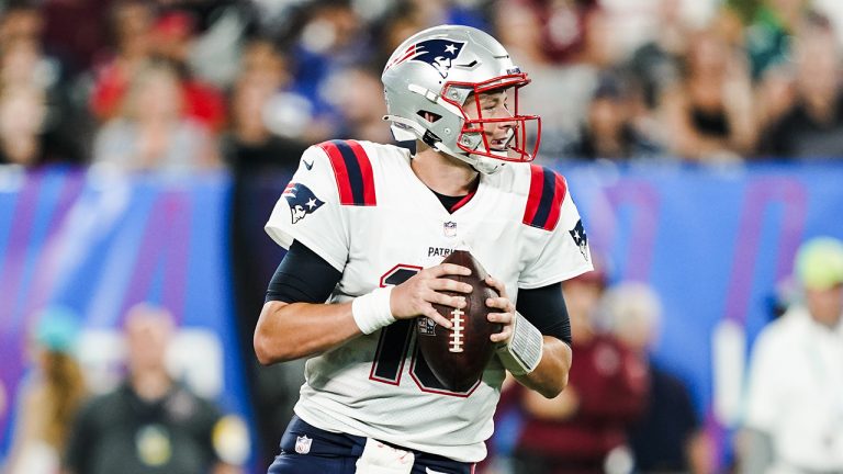 New England Patriots quarterback Mac Jones (10) drops back to pass during the second half of an NFL preseason football game against the New York Giants. (John Minchillo/AP)