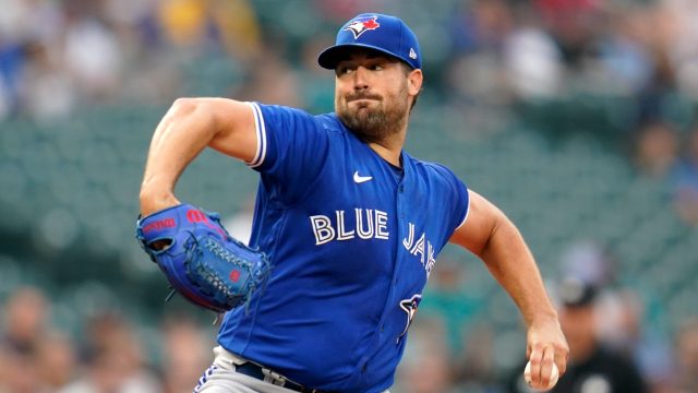 Blue Jays: Robbie Ray's son steals show in Cy Young speech