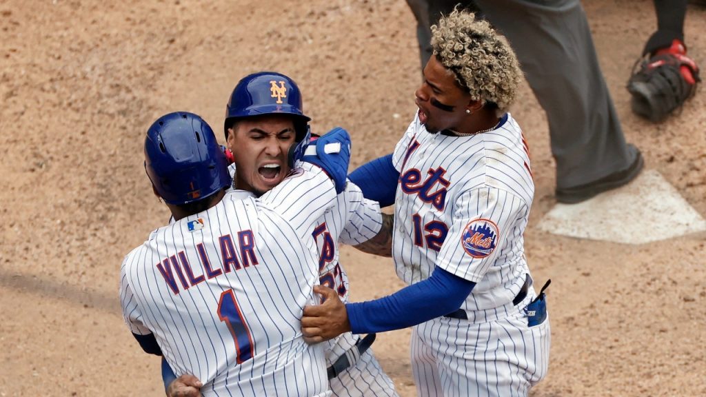 Ailing outfielder Michael Conforto makes emotional return to Citi Field  with the Giants