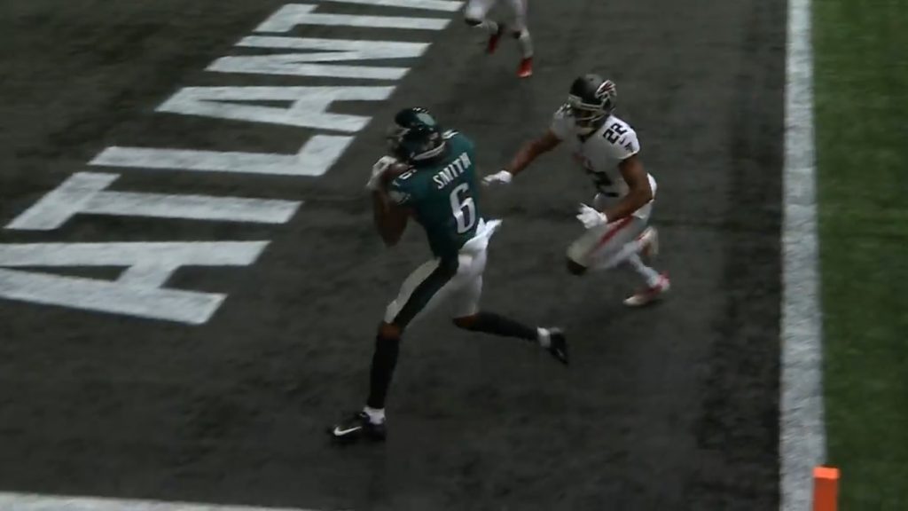 Eagles' DeVonta Smith makes an unreal catch against the Commanders