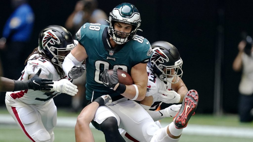 New era in Philly: Hurts 3 TDs, Eagles rout Falcons 32-6