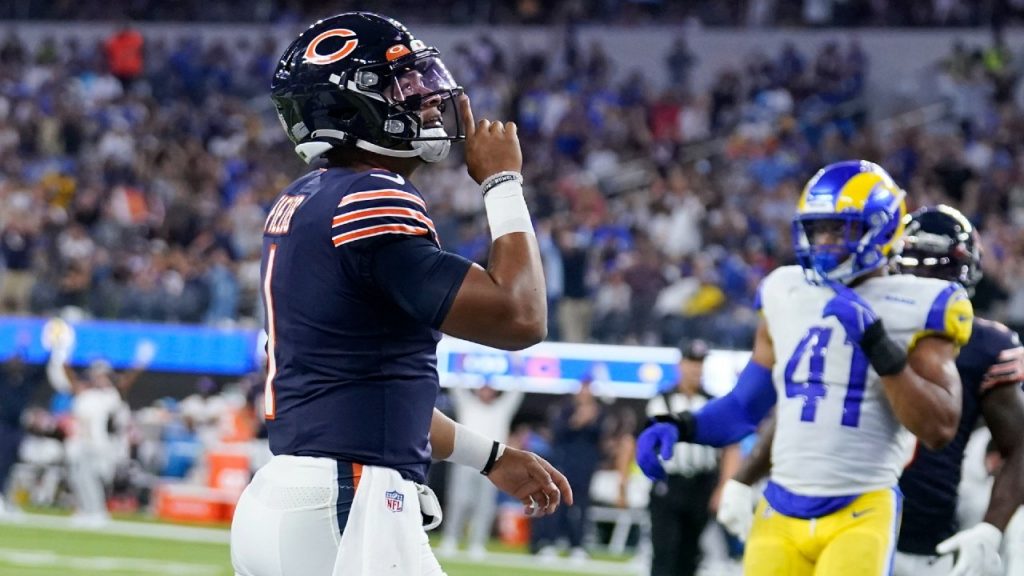 Stafford leads LA Rams past Bears 34-14 in dynamic debut