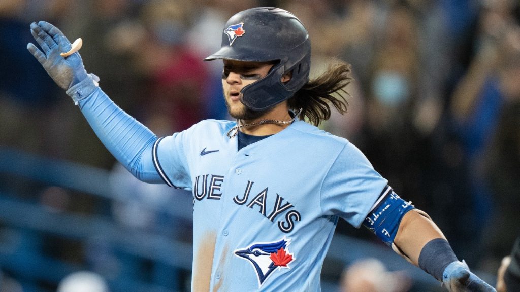 Bo Bichette homers twice, Blue Jays top Yanks 6-5, tighten race