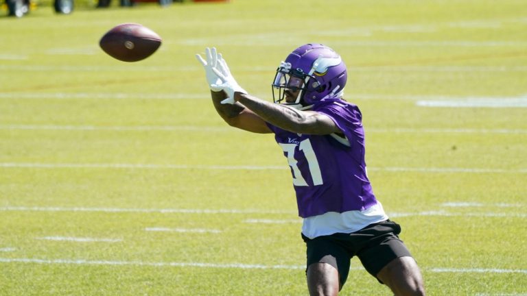 Minnesota Vikings running back Ameer Abdullah (31) reaches for a pass during NFL football minicamp practice Wednesday, June 16, 2021, in Eagan, Minn (Jim Mone/AP).