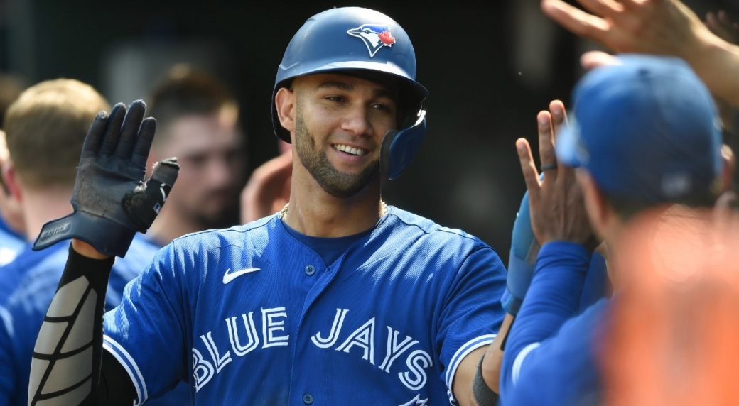 Blue Jays' Gurriel Jr. removed from game vs. Mariners with hamstring  tightness