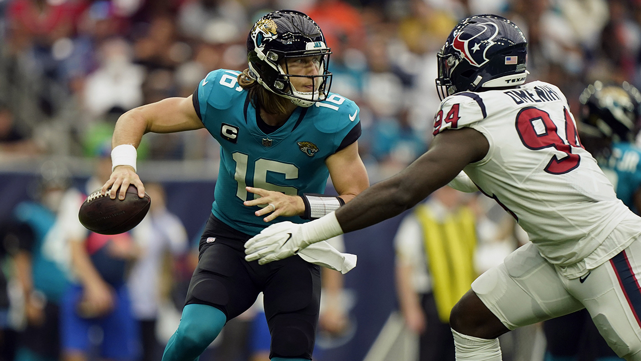 Taylor helps Texans down Lawrence, mistake-prone Jags 37-21