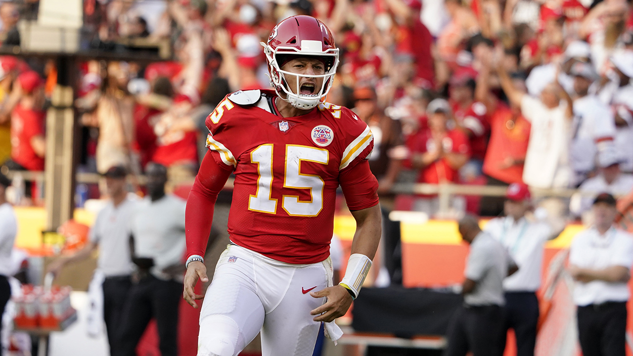 Mahomes dazzles as Chiefs rally for 33-29 win over Browns