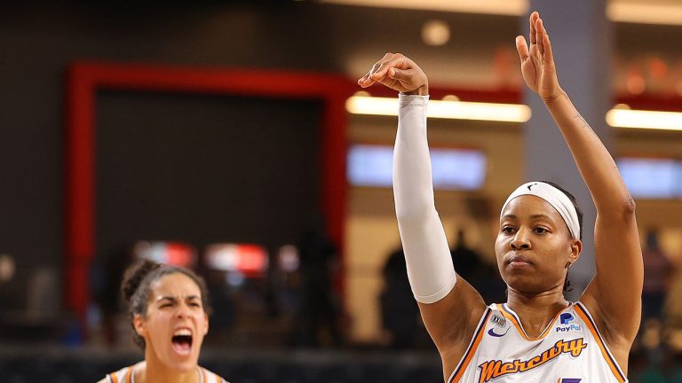 Shey Peddy hits a free throw to help the Phoenix Mercury earn a comeback victory over the Atlanta Dream. (Phoenix Mercury/WNBA)