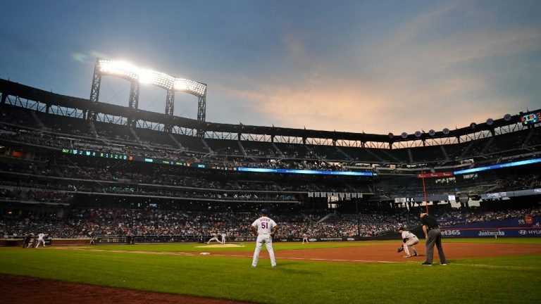 The San Francisco Giants play the New York Mets during the second inning of a baseball game at Citi Field on Thursday, Aug. 26, 2021, in New York. (Frank Franklin II/AP)