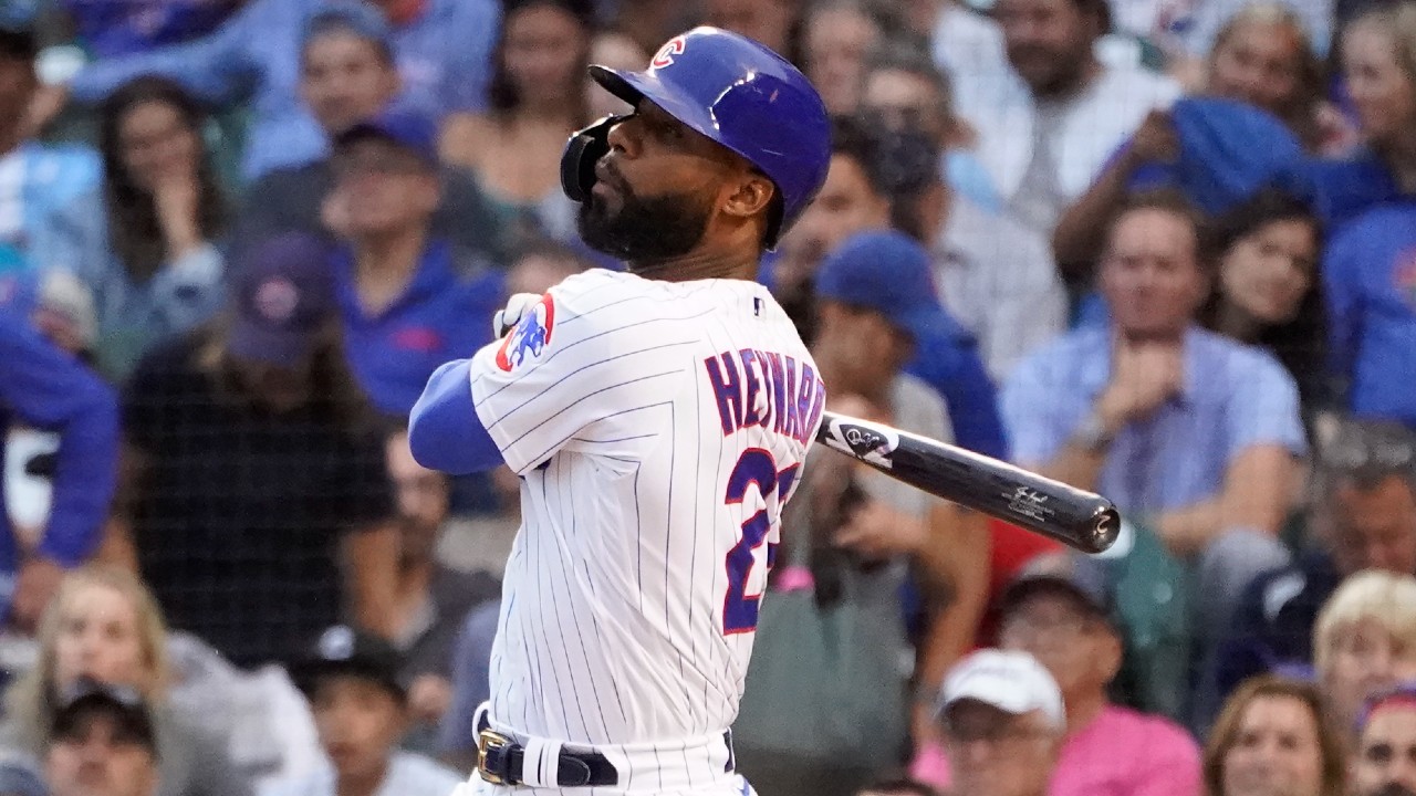 Cubs' Jason Heyward kneed in head, leaves game against Giants