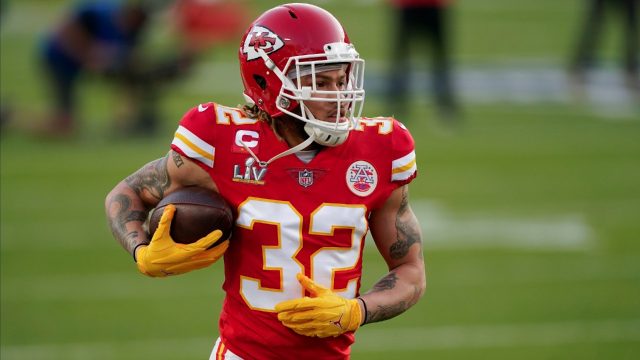 Kansas City Chiefs free safety Tyrann Mathieu (32) takes his stance during  an NFL football game against the Los Angeles Chargers Thursday, Dec. 16,  2021, in Inglewood, Calif. (AP Photo/Kyusung Gong Stock