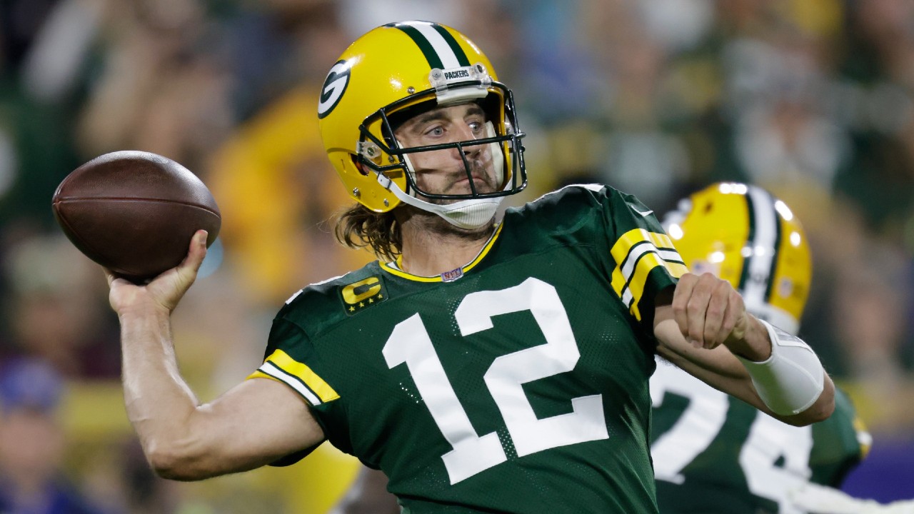 Packers dominate 2nd half, bounce back to beat Lions 35-17