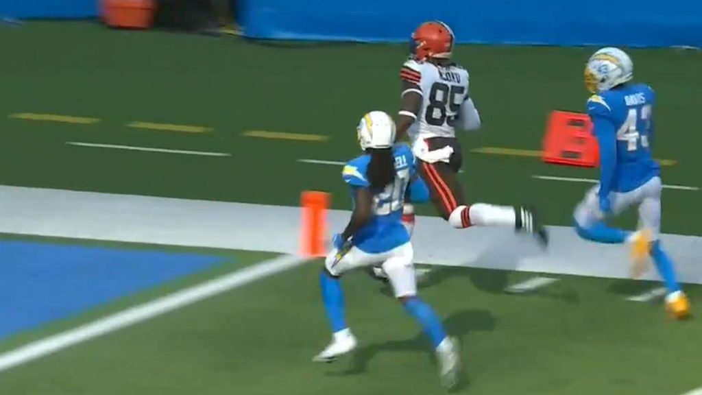 David Njoku's unreal touchdown catch leads Browns to upset Tom