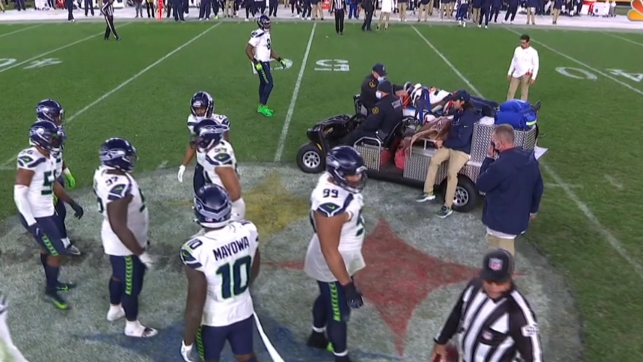 NFL: Seattle Seahawks Darrell Taylor leaves field in stretcher, Pittsburgh  Steelers