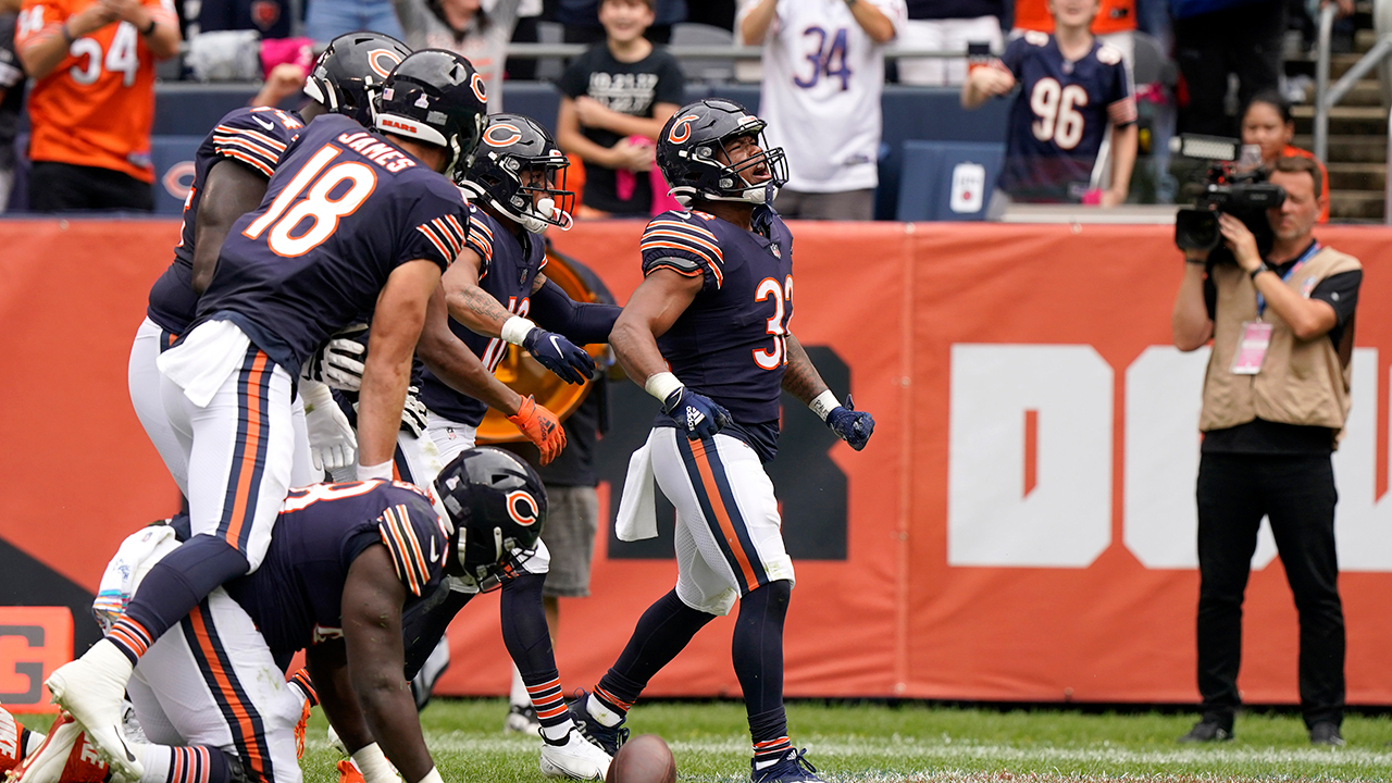 Fields, Bears bounce back to beat winless Lions 24-14