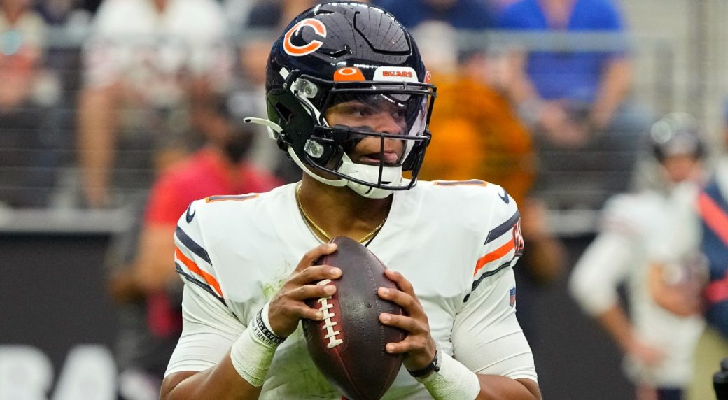 Justin Fields throws first TD pass, Bears' defense dominates Raiders 20-9