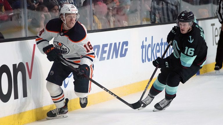 Edmonton Oilers' Tyler Benson, left, and Seattle Kraken's Jared McCann chase the puck in the first period of a preseason NHL hockey game Friday, Oct. 1, 2021, in Everett, Wash. (Elaine Thompson/AP)