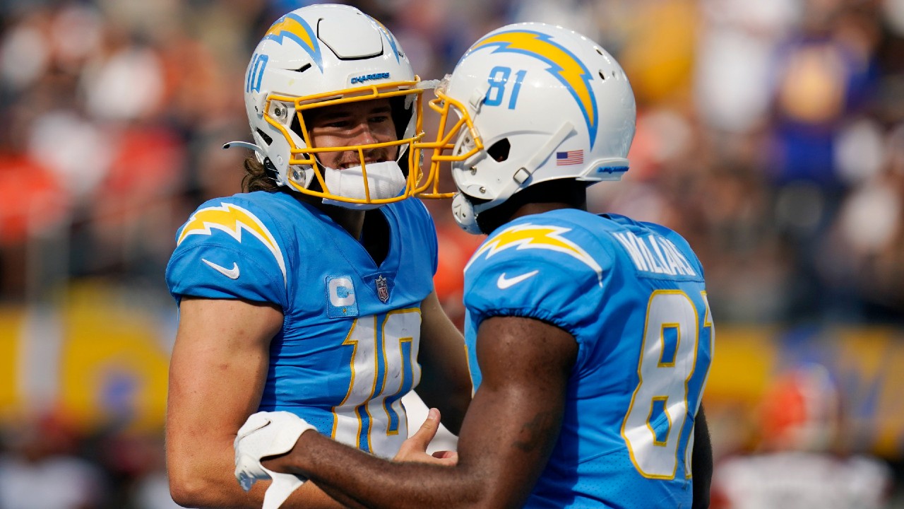 Herbert's 398 yards, Ekeler 3 TDs lead Chargers over Browns