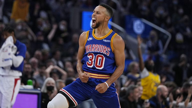 Golden State Warriors guard Stephen Curry (30) reacts after making a three-point shot against the Los Angeles Clippers during the first half of an NBA basketball game. (Tony Avelar/AP)