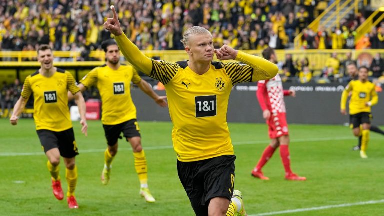 Dortmund's Erling Haaland celebrates after scoring a penalty during the German Bundesliga soccer match between Borussia Dortmund and FSV Mainz 05. (Martin Meissner/AP)