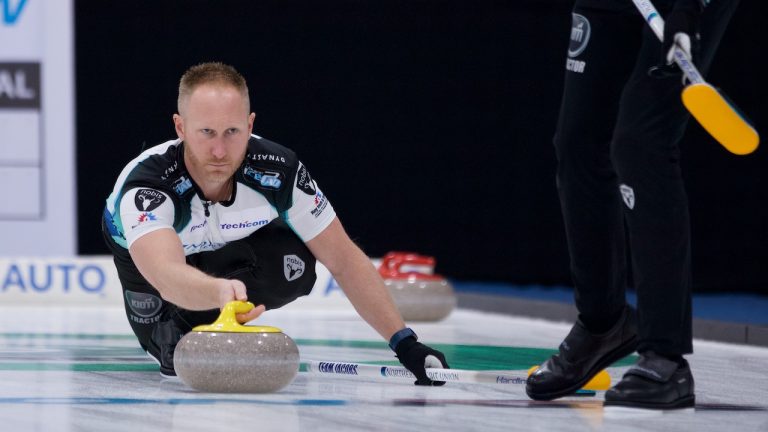 Brad Jacobs shoots a stone during the Masters semifinals on Oct. 23, 2021, in Oakville, Ont. (Anil Mungal)