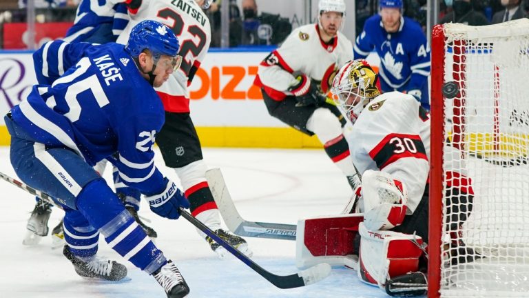 Toronto Maple Leafs forward Ondrej Kase (25) shoots the puck just wide of the net of Ottawa Senators goaltender Matt Murray (30) during first period NHL pre-season hockey action in Toronto on Saturday, October 9, 2021. (Evan Buhler/THE CANADIAN PRESS)