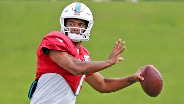 Tua Tagovailoa returns to practice; Dolphins hope he can play Sunday in  London