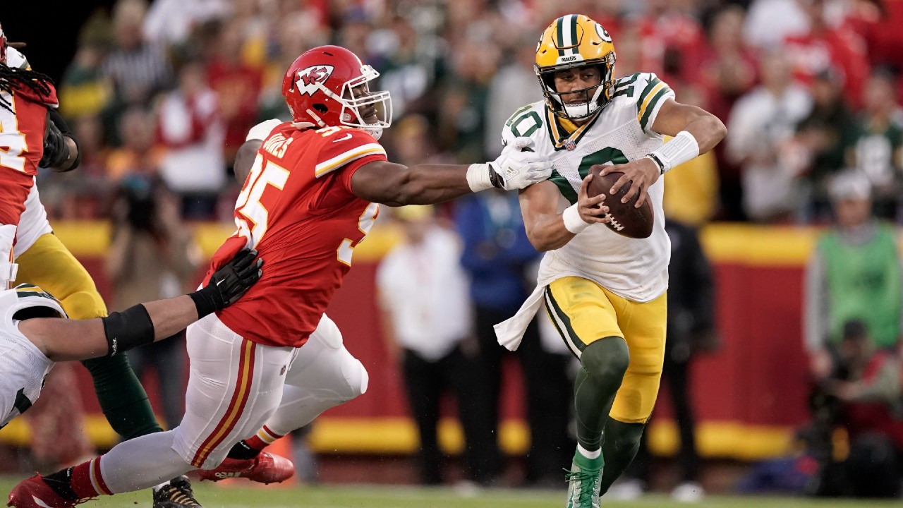 Chiefs edge Rodgers-less Packers 13-7 in defensive slugfest