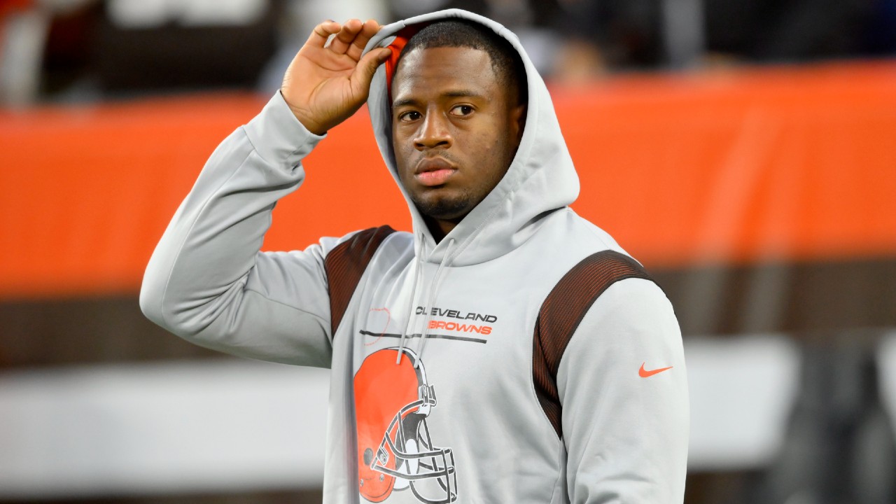 Browns still hoping to have star RB Chubb against Patriots