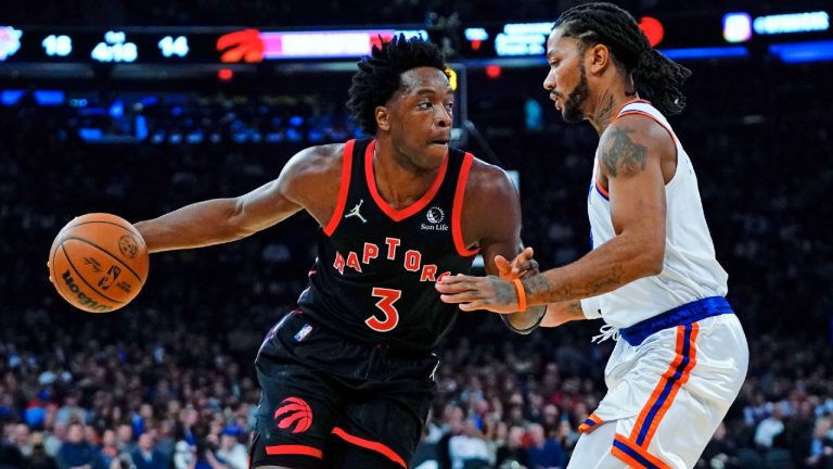 Toronto Raptors' OG Anunoby (3) is defended by New York Knicks' Derrick Rose (4) during the first half of an NBA basketball game Monday, Nov. 1, 2021, in New York (Frank Franklin III/AP).