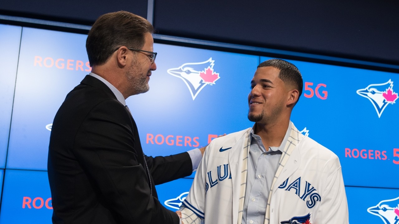 Jose Berrios strikes 7-year extension with Blue Jays, pending