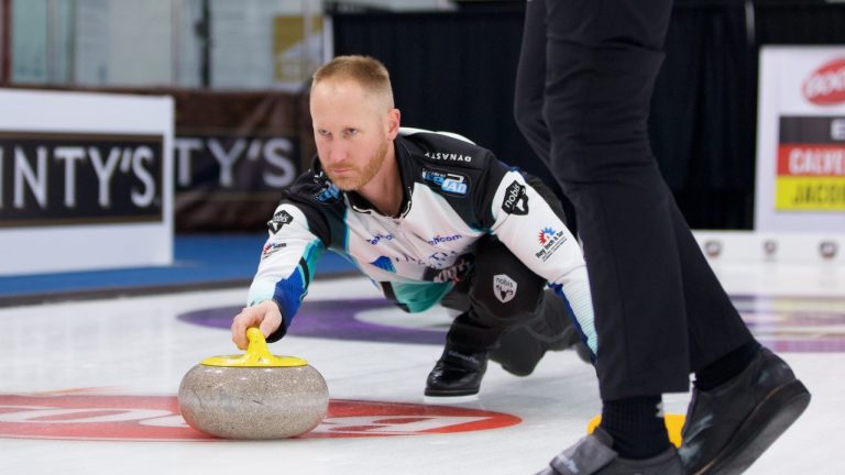 Brad Jacobs shoots a stone during the opening draw of the Boost National on Nov. 2, 2021, in Chestermere, Alta. (Anil Mungal)