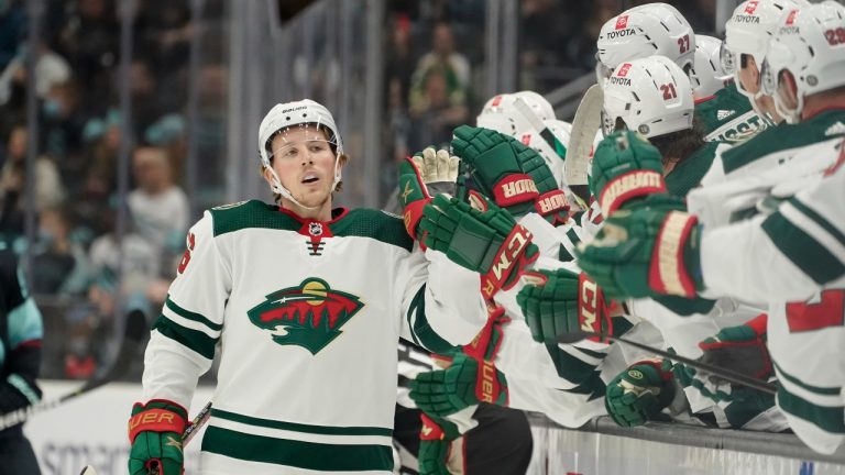 Minnesota Wild centre Rem Pitlick, centre, greets teammates at the bench after he scored a goal against the Seattle Kraken in the first period of an NHL hockey game, Saturday, Nov. 13, 2021, in Seattle. (Ted S. Warren/AP Photo) 
