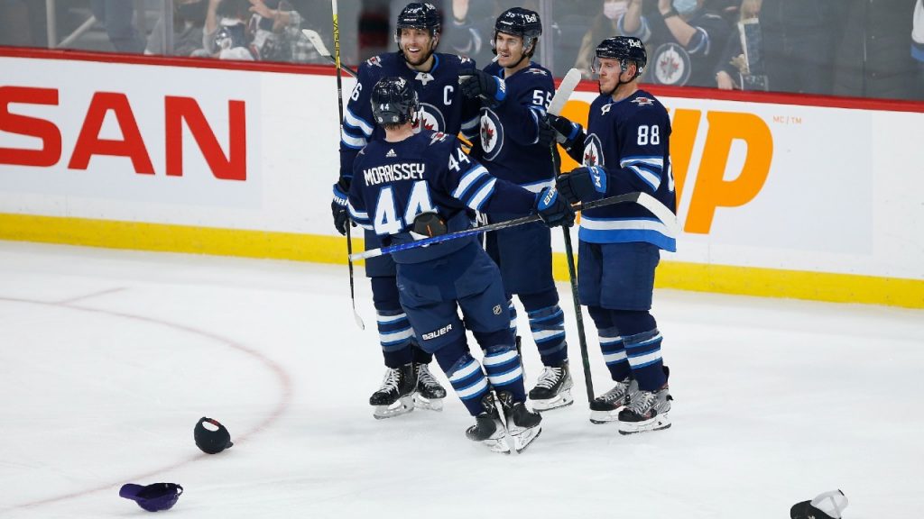 Morrissey, Scheifele lead Jets' comeback victory over Blues to end