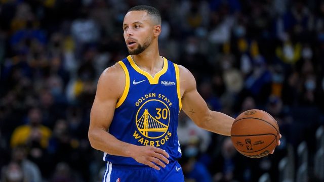 Stephen Curry breaks Ray Allen's all-time three-point record 